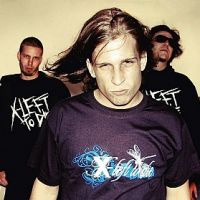 Nenechte se obalamutit studiovou chemií a choďte na živáky! U X-LEFT TO DIE rozhodně neprohloupíte!