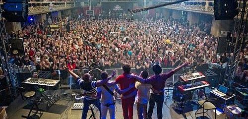 Jejich hity pokořily hranice ČR a poctí svou návštěvou Jamrock 2013 – Charlie Straight!