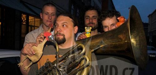 Kapela Hm... o novém CD v rozhovoru pro DWD: Za básně se rozhodně neschováváme!