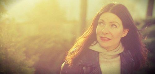 DĚTEM HROZÍ NĚKDY NEBEZPEČÍ OD TĚCH NEJBLIŽŠÍCH. UPOZORŇUJE ANNA K. VE SPOTU, PRO KTERÝ NATOČILA NOVOU PÍSNIČKU