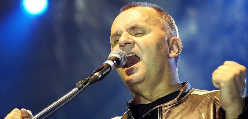 ELÁN VEZE DO PRAHY NEJVĚTŠÍ HITY, DECHOVOU SEKCI  A FANOUŠKŮM „PIRÁTŮM“ DÁ OBAL ZDARMA