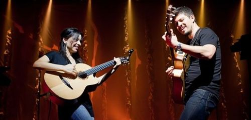 Fenomenální mexická kytarová dvojice Rodrigo y Gabriela vystoupí v dubnu v Praze a Ostravě