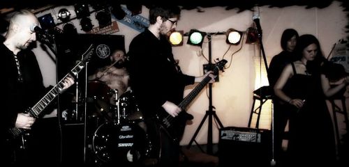 "Najvyššiu métu, ktorú chceme dosiahnuť je, že chceme byť žiadaný", tvrdí kapela Minuliruiny!