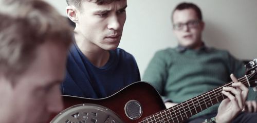 Ze spolupráce Charlie Straight a Mňágy vznikl snový klip