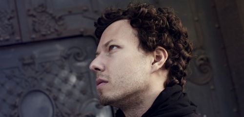 ZPĚVÁK PETER ARISTONE BOJUJE S KLIPEM GOLD NA AMERICKÉ MTV